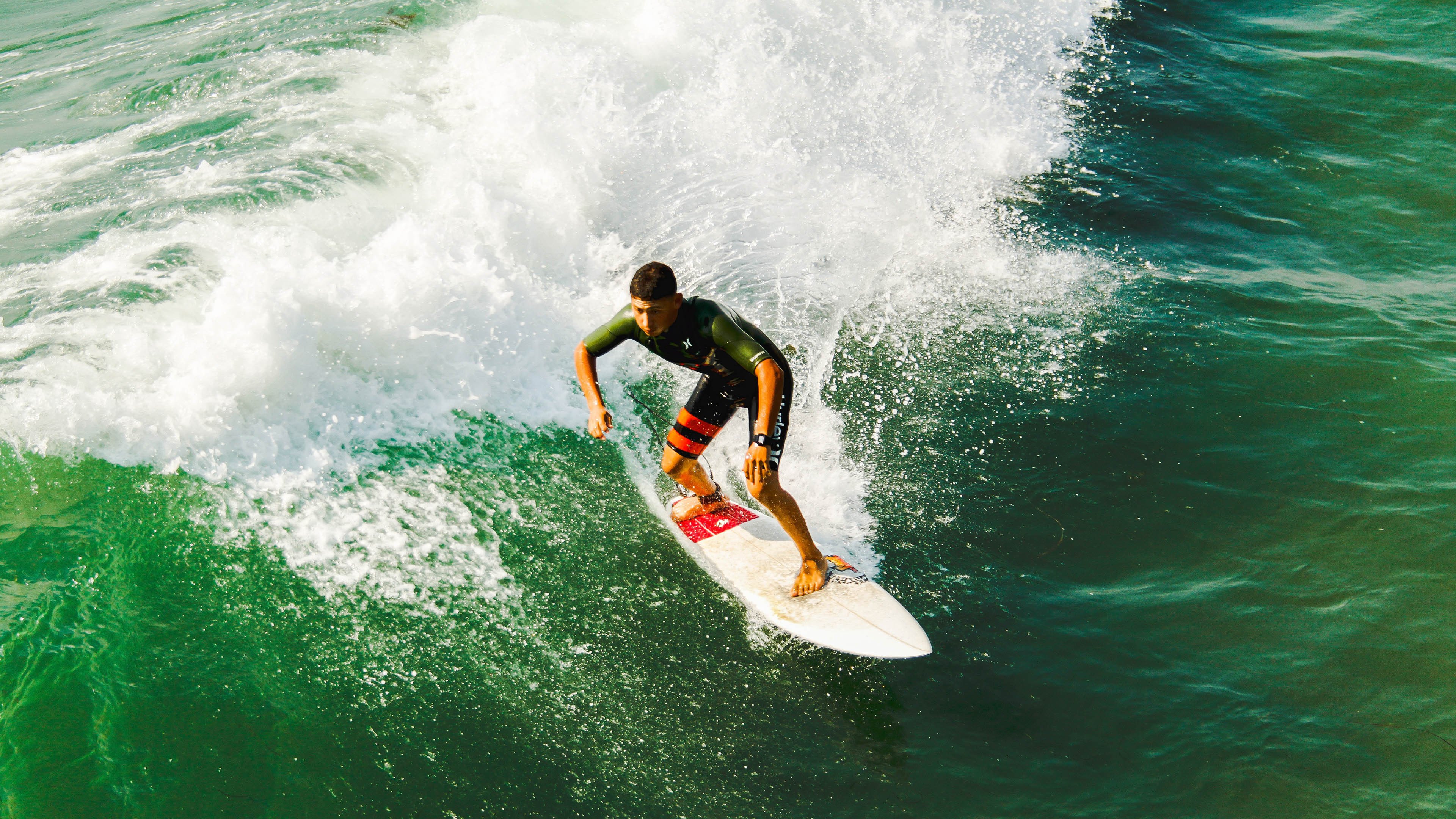 爱游戏app下载-李亚杰与程子龙跳板配合无懈可击，李亚杰跳水